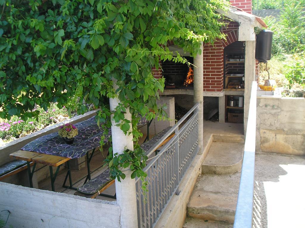 Apartments Ljilja Sea View Slatine Exterior photo