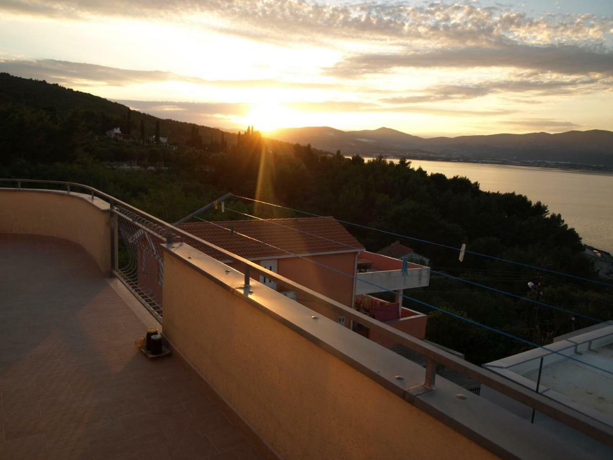 Apartments Ljilja Sea View Slatine Exterior photo
